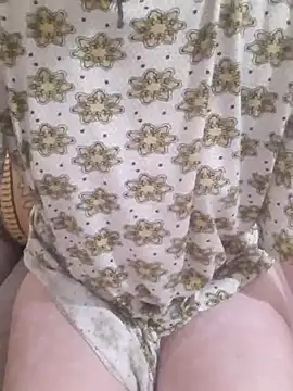 Snapshot of Lamya-dalo3a chatting on 10.10.25 Lamya-dalo3a online show from 10.10.25