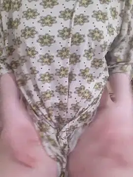 Snapshot of Lamya-dalo3a chatting on 10.10.25 Lamya-dalo3a online show from 10.10.25