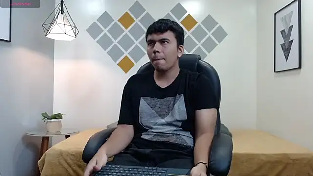 Snapshot of titanxero chatting on 09.17.25 titanxero online show from 09.17.25