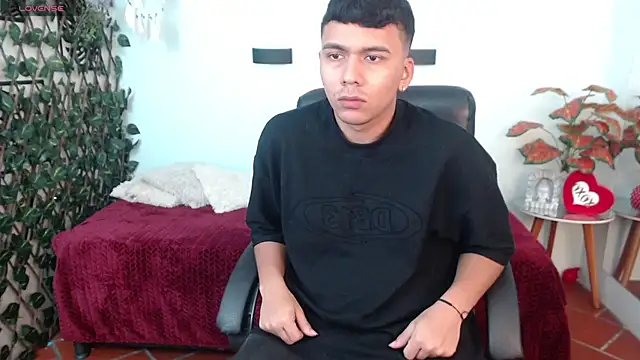 Snapshot of titanxero chatting on 09.19.25 titanxero online show from 09.19.25