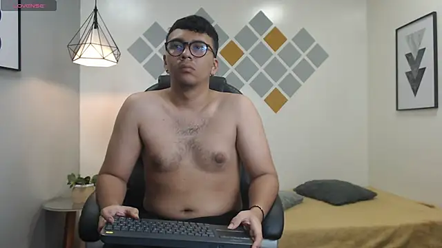 Snapshot of titanxero chatting on 09.25.25 titanxero online show from 09.25.25