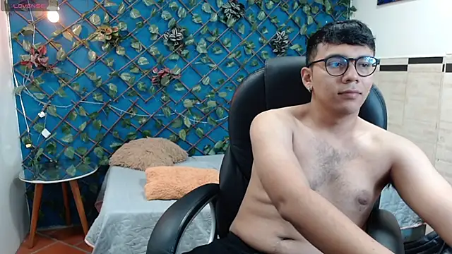 Snapshot of titanxero chatting on 10.05.25 titanxero online show from 10.05.25