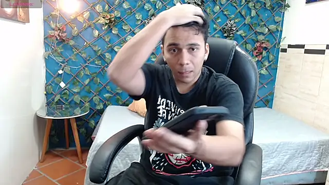 Snapshot of titanxero chatting on 10.17.25 titanxero online show from 10.17.25