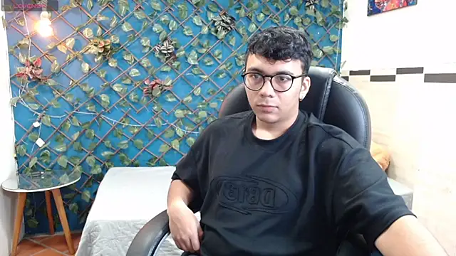 Snapshot of titanxero chatting on 10.18.25 titanxero online show from 10.18.25