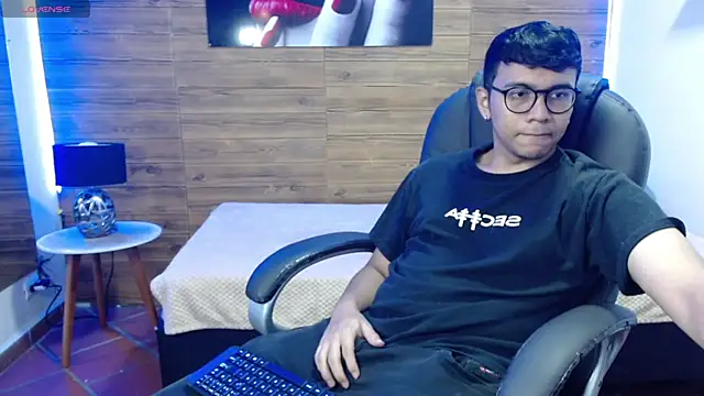 Snapshot of titanxero chatting on 10.19.25 titanxero online show from 10.19.25