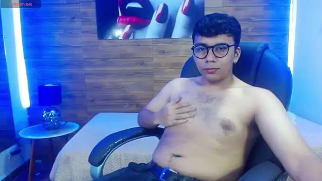 Snapshot of titanxero chatting on 10.27.25 titanxero online show from 10.27.25