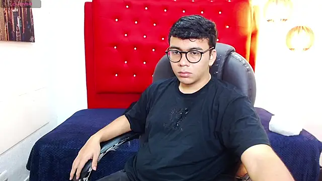 Snapshot of titanxero chatting on 10.28.25 titanxero online show from 10.28.25