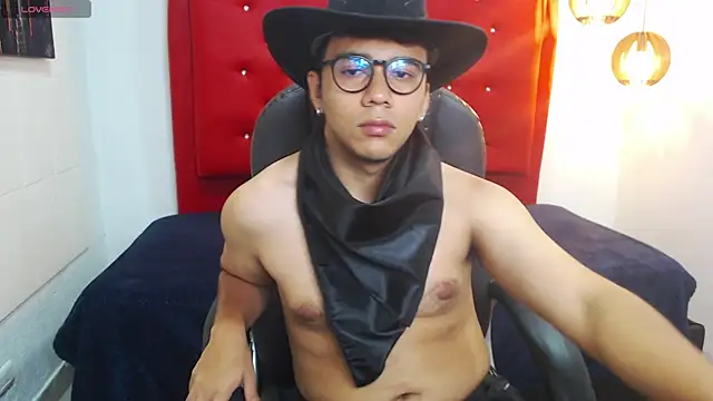 Snapshot of titanxero chatting on 10.29.25 titanxero online show from 10.29.25