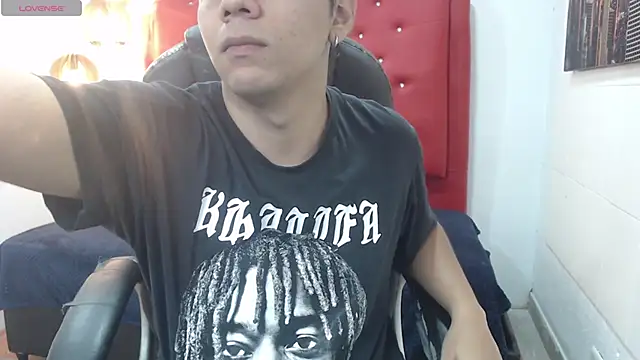 Snapshot of titanxero chatting on 10.31.25 titanxero online show from 10.31.25