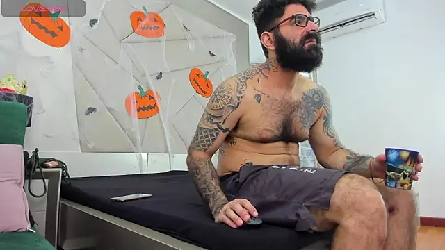 Snapshot of Harald_Smed chatting on 10.31.25 Harald Smed online show from 10.31.25