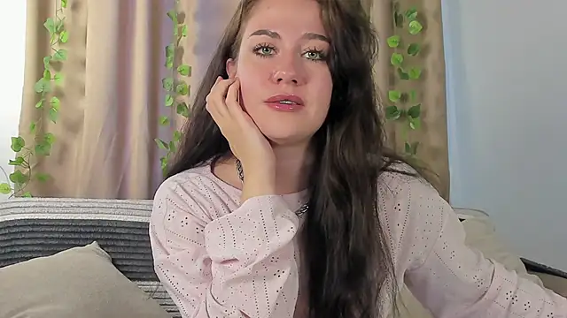 Snapshot of MiaKhallirae chatting on 10.06.25 MiaKhallirae online show from 10.06.25