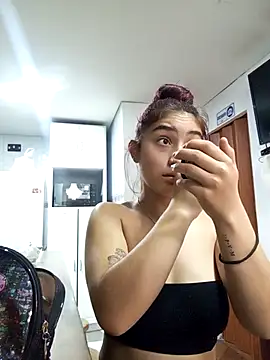 Snapshot of Lia_Teen chatting on 10.29.25 Lia Teen online show from 10.29.25