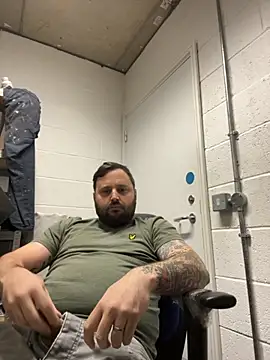 Snapshot of Mr-Unzipped69 chatting on 10.16.25 Mr-Unzipped69 online show from 10.16.25