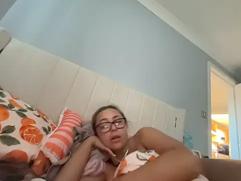 petitelucyXoxx online show from 04.28.26