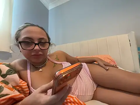 petitelucyXoxx online show from 05.07.26