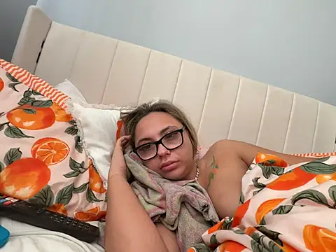 petitelucyXoxx online show from 05.09.26