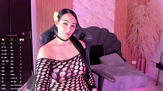 Snapshot of ashly_moonn chatting on 10.10.25 ashly moonn online show from 10.10.25