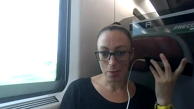 Snapshot of Astrid3 chatting on 10.09.25 Astrid3 online show from 10.09.25