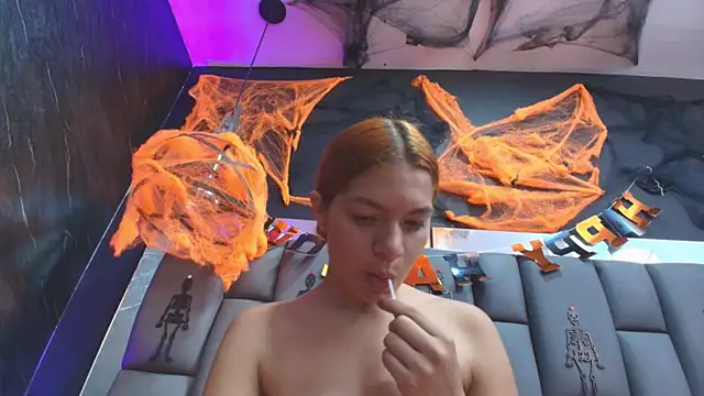 kissme luna online show from 10.28.25