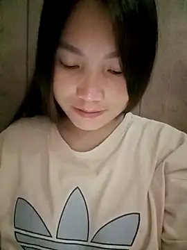 Snapshot of baby-linh01 chatting on 09.15.25 baby-linh01 online show from 09.15.25