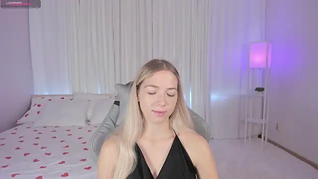 Snapshot of Susan_Mimi chatting on 09.27.25 Susan Mimi online show from 09.27.25