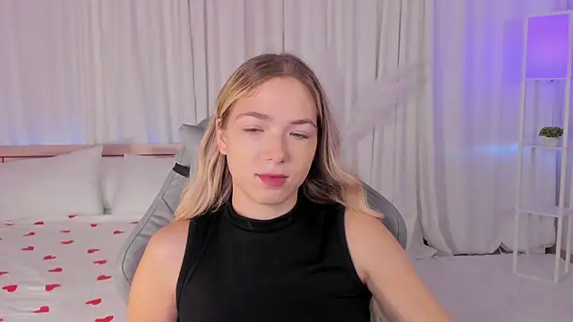 Snapshot of Susan_Mimi chatting on 10.05.25 Susan Mimi online show from 10.05.25