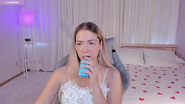 Snapshot of Susan_Mimi chatting on 10.16.25 Susan Mimi online show from 10.16.25