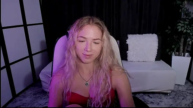 Snapshot of Susan_Mimi chatting on 10.24.25 Susan Mimi online show from 10.24.25