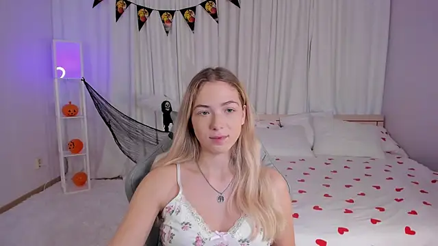 Snapshot of Susan_Mimi chatting on 11.06.25 Susan Mimi online show from 11.06.25