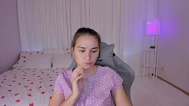 SeraphineClark online show from 09.15.25