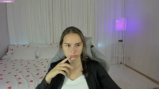 SeraphineClark online show from 09.21.25