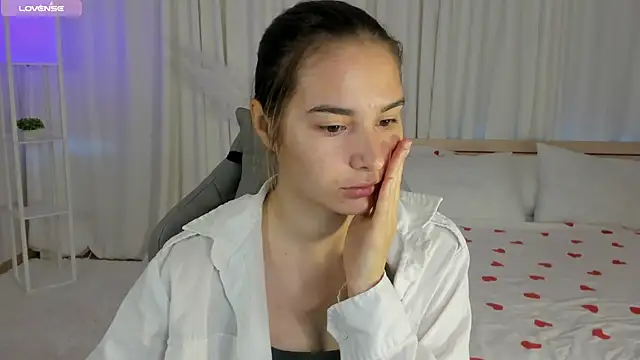 SeraphineClark online show from 10.06.25