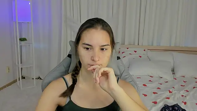 SeraphineClark online show from 10.11.25