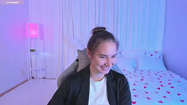 SeraphineClark online show from 10.18.25