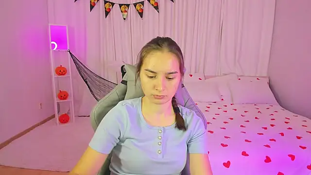 SeraphineClark online show from 10.27.25