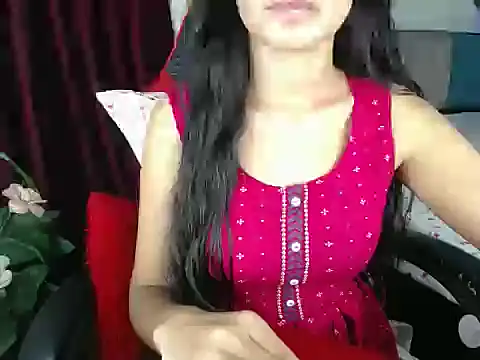 Snapshot of LOVE_BEAUTYY chatting on 10.19.25 LOVE BEAUTYY online show from 10.19.25