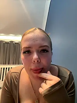 prettycocomae online show from 09.10.25