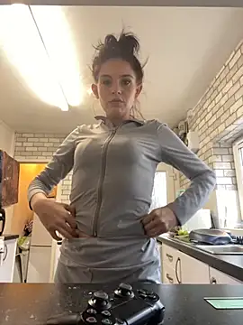 Camwithchlox online show from 10.17.25