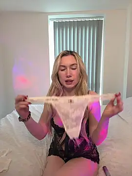 SexySaraxxoo online show from 11.25.25