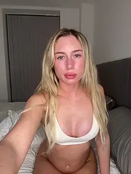 SexySaraxxoo online show from 03.22.26