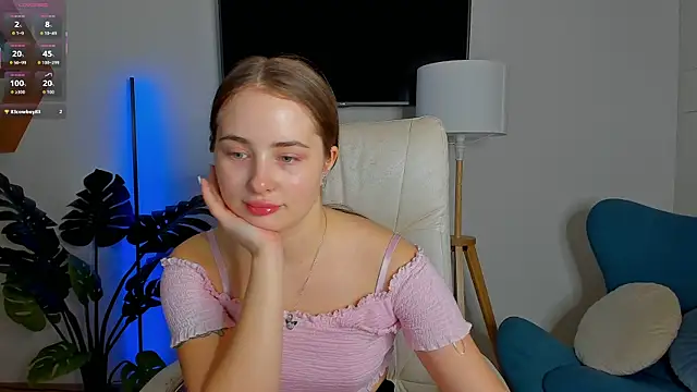 Snapshot of Sweet__Amily chatting on 10.01.25 Sweet Amily online show from 10.01.25