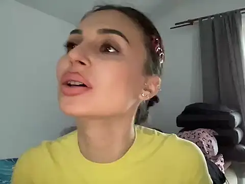 Snapshot of lannaah_ chatting on 10.04.25 lannaah  online show from 10.04.25