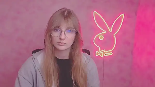 Snapshot of NeyliDream chatting on 10.08.25 NeyliDream online show from 10.08.25