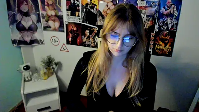 Snapshot of NeyliDream chatting on 10.10.25 NeyliDream online show from 10.10.25