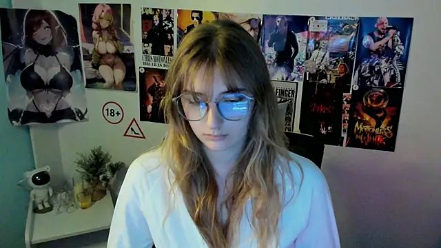 Snapshot of NeyliDream chatting on 10.11.25 NeyliDream online show from 10.11.25