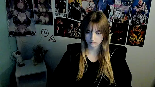 Snapshot of NeyliDream chatting on 10.18.25 NeyliDream online show from 10.18.25