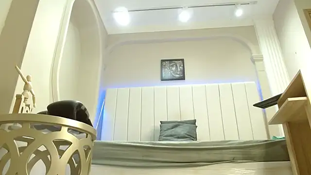 kendra lux1 online show from 01.05.26