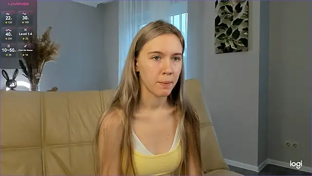 Snapshot of Succubelle chatting on 10.01.25 Succubelle online show from 10.01.25