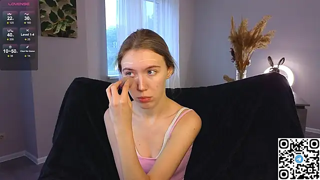 Snapshot of Succubelle chatting on 10.05.25 Succubelle online show from 10.05.25