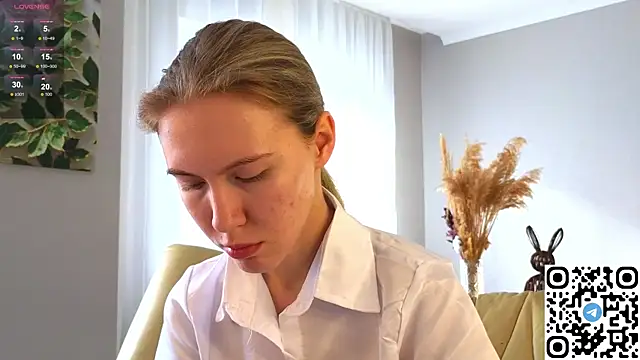 Snapshot of Succubelle chatting on 10.17.25 Succubelle online show from 10.17.25